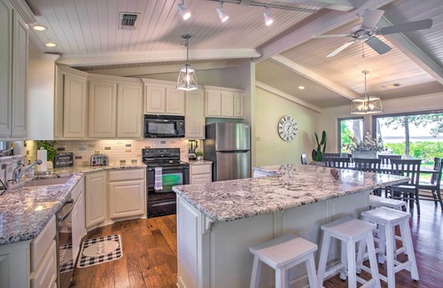 Pottsboro House | Lake View ‘Tangled at Texoma’ Home w/Hot Tub!