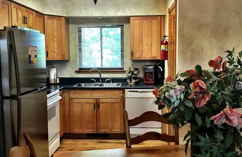 Mount Ida Cottage | Lake view two bedroom, two bath Harbor North luxury cottage with private hot tub overlooking Lake Ouachita. by RedAwning