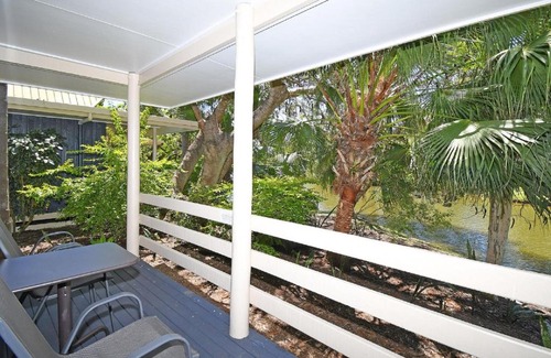 Urangan Apartment | Lake View Villa