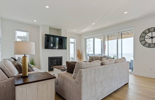 Port Rowan Cottage | Lake view Villa☆Hot tub☆Elevator☆Amazing Patio
