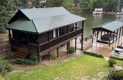 New London Cabin | Lake View Villa