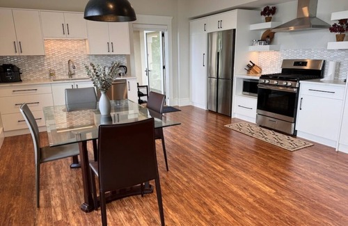 West Kelowna Estates Apartment | Lake views, 8mins to downtown & 4 mins to wineries