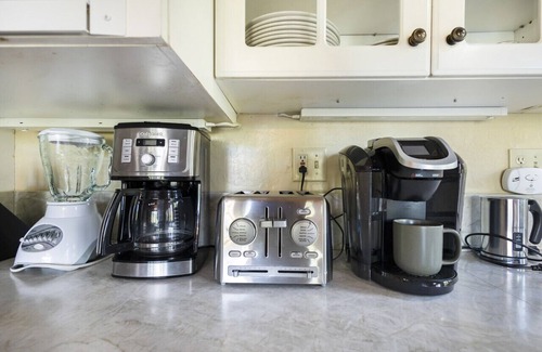Wolfe Estates Apartment | Lake Views King Cabin w Hot Tub | Trails | Sleds