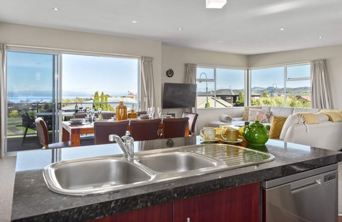 Nukuhau House | Lake Views, Spa Pool, Private Yard & Sun Deck, Close to Town