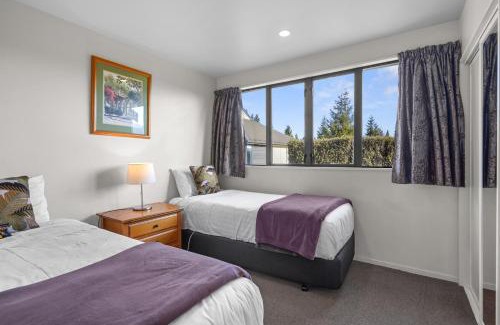 Hanmer Springs Ski Chalet | * LAKE VILLA 466 *