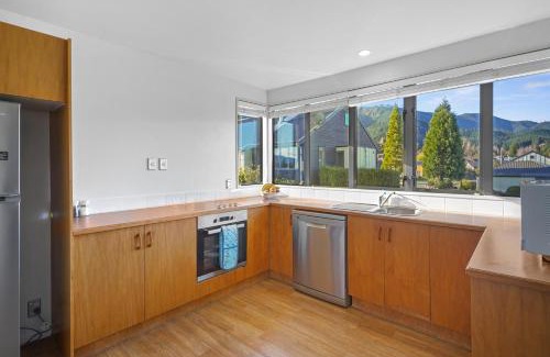 Hanmer Springs Ski Chalet | * LAKE VILLA 466 *