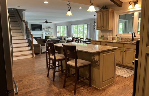 Northport House | Lake Vista Retreat n5 Bedrooms 3.5 baths