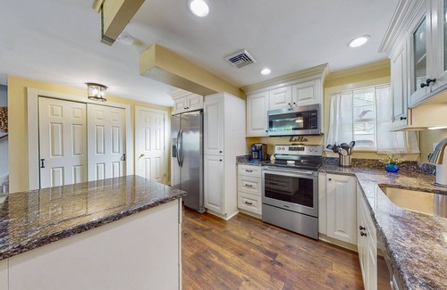 Tafton House | Lake Wallenpaupack Lakefront - 3 bed 2 bath Stunning Views with Hot Tub