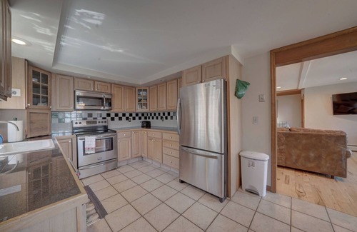 Tafton Ski Chalet | Lake Wallenpaupack Lakefront home - Sleeps 8+ w/Private Boat Dock!