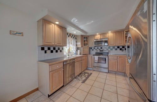 Tafton Ski Chalet | Lake Wallenpaupack Lakefront home - Sleeps 8+ w/Private Boat Dock!