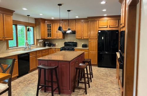 Lakeville House | Lake Wallenpaupack, PA 4 Bedroom 4 Bath with ponds and fishing