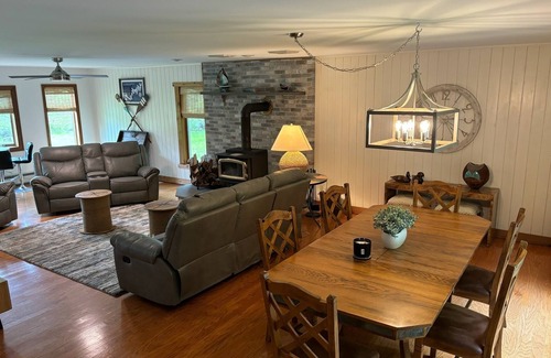 Lakeville House | Lake Wallenpaupack, PA 4 Bedroom 4 Bath with ponds and fishing