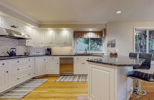 Kenmore House | Lake Washington retreat with private dock, firepit, and stunning water views