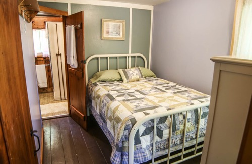 Westmore Cabin | Lake Willoughby Friends & Family Rustic Retreat