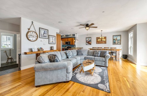 Weirs Beach House | πLake Winni 4 Bedroom home at Akwa Marina! π
β΅οΈ