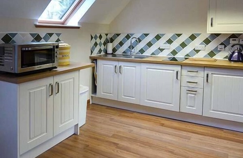 Glen Urquhart Cottage | Lakefield Apartment