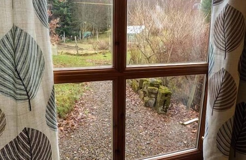 Glen Urquhart Cottage | Lakefield Apartment
