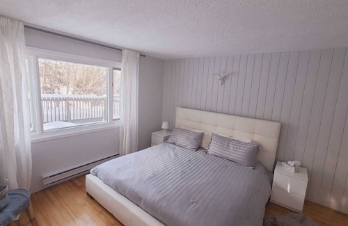 St-Adolphe-d'Howard Cottage | Lakefront beautiful chalet - 5 min to ski resort