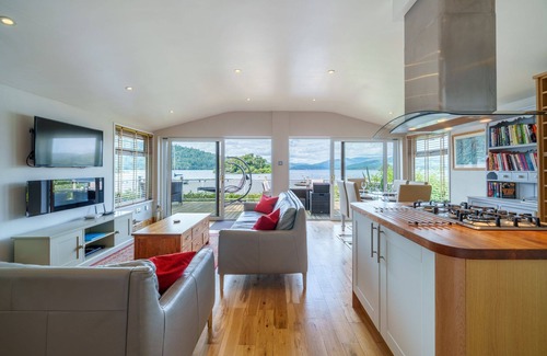 Bowness-on-Windermere Ski Chalet | Lakefront Lodge with direct lake access - Fallbarrow Park, Bowness