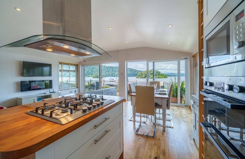 Bowness-on-Windermere Ski Chalet | Lakefront Lodge with direct lake access - Fallbarrow Park, Bowness