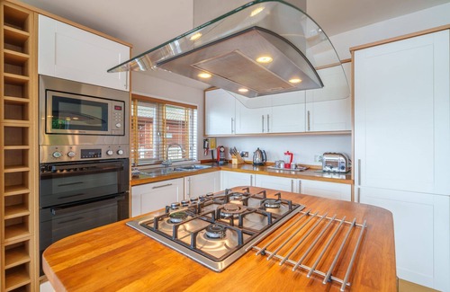 Bowness-on-Windermere Ski Chalet | Lakefront Lodge with direct lake access - Fallbarrow Park, Bowness