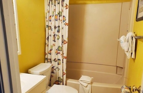 Miramar Beach Cottage | Lakefront 127 1 Bedroom Condo by Redawning
