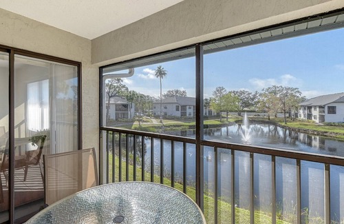 South Bradenton Condo | Lakefront 2BR condo near IMG - Pool - Pickleball - Tennis - Sun N Palms