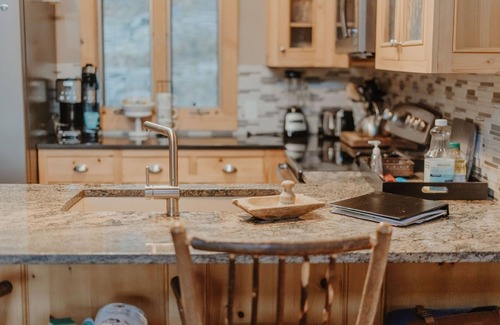 Lake Toxaway Cabin | Lakefront 3 bedroom cabin sleeps 10, 8 minute drive to Gorges State Park