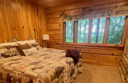 Cumberland Cabin | LAKEFRONT 3 STORY CABIN WITH DOCK AND FIREPLACE