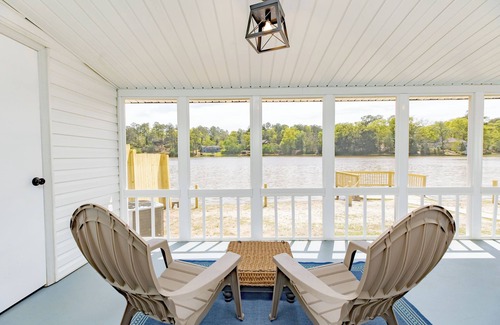 Warner Robins House | Lakefront 3BR | 2 Car Garage | Pet Friendly
