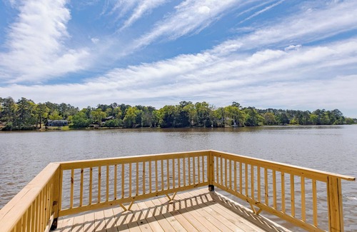 Warner Robins House | Lakefront 3BR | 2 Car Garage | Pet Friendly