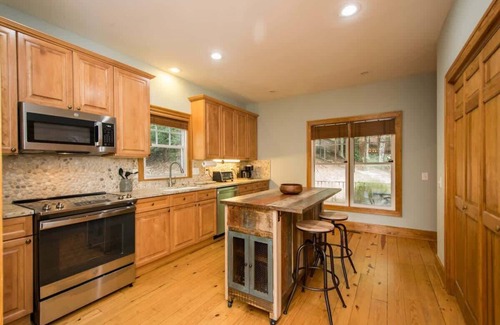 Mill Spring House | Lakefront 3BR w/Private Dock + Firepit | Free Tix