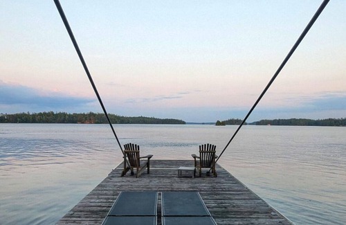 Gravenhurst Cottage | Lakefront 5 Bedroom + 5 bathroom Cottage w/Boat on Miller Island Muskoka