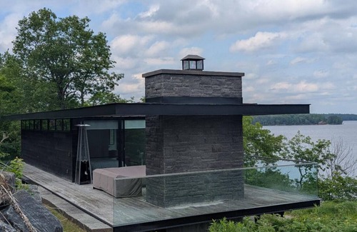 Gravenhurst Cottage | Lakefront 5 Bedroom + 5 bathroom Cottage w/Boat on Miller Island Muskoka