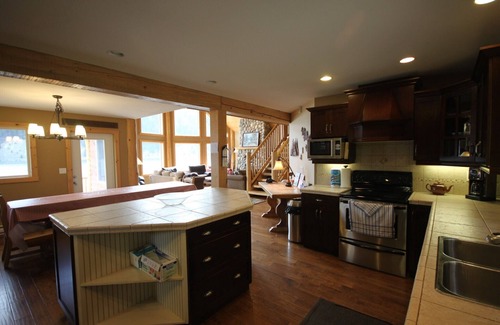 Okanagan-Similkameen House | Lakefront, 5 Bedroom "Aspen" Lodge on Otter Lake