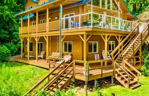 Kootenai County House | Lakefront 5 bedroom log home, decks & dock. Relax or retreat w amazing beauty