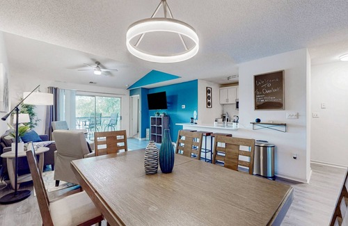 Cornelius Apartment | Lakefront apartment with private W/D, boat slip, and community pool