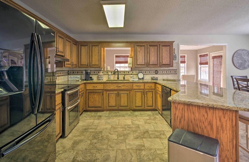 Arley House | Lakefront Arley Retreat w/ Private Hot Tub!