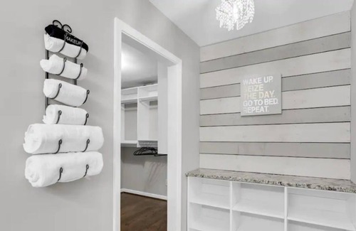Flowery Branch House | Lakefront, Backyard Oasis, Camp Marshmallows, Indoor Gym, Saltwater Pool