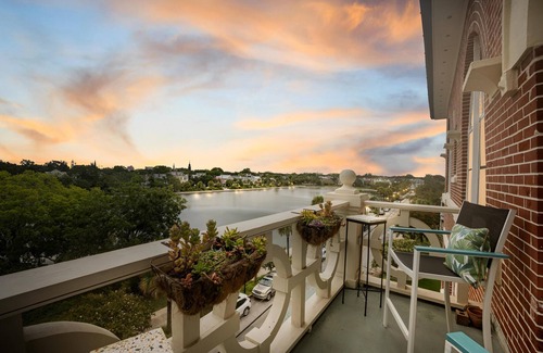 Harleston Village Condo | Lakefront balcony, walk to MUSC/food, luxe decor; 1 bedroom historical charmer!