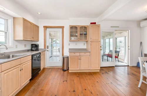 Weirs Beach House | π Lakefront Bliss Awaits β Your Ultimate Getaway! π‘πβ°οΈ
