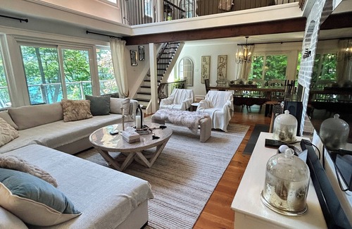 Bala Cottage | Lakefront Bliss:Luxury,Comfort and unforgettable views-7bedroom w/hot tub
