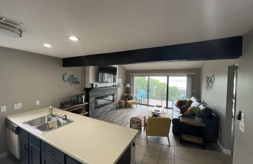 Lake of the Ozarks Condo | Lakefront! Bright & Airy Condo w/2 Pools, 2 Hot Tubs & Dock Access