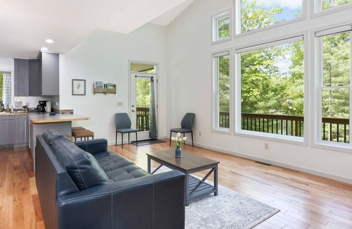 Luck Cottage | Lakefront Bunkhouse