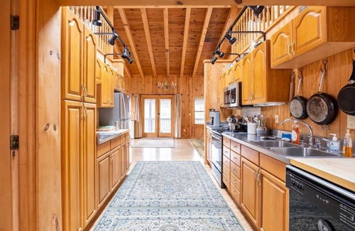 Highlands Hills Cabin | Lakefront Cabin, 2 bedrooms downstairs, 2 upstairs in loft - Sleeps 6