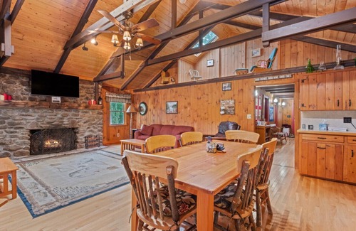 Stoddard Cabin | Lakefront Cabin/314' Shoreline