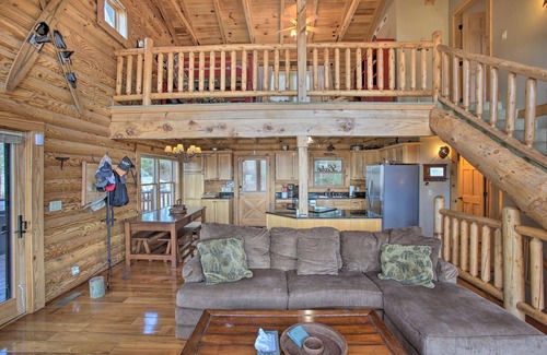 Albany Cabin | Lakefront Cabin at Dale Hollow Lake! 5 minutes from Wolf River Marina