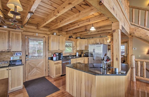 Albany Cabin | Lakefront Cabin at Dale Hollow Lake! 5 minutes from Wolf River Marina