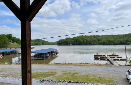 Cadiz Resort | Lakefront cabin at Lake Barkley