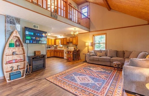 Rutledge Cabin | Lakefront Cabin + Bonfire Pit